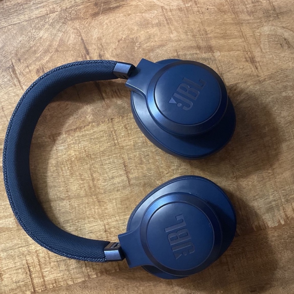 JBL Live 660NC Headphones Blue Like New